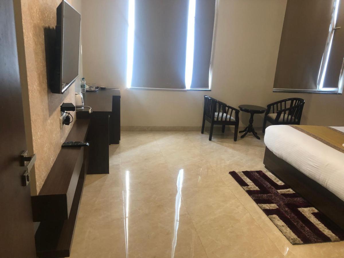 Hotel Radiance Courtyard 바라나시 외부 사진