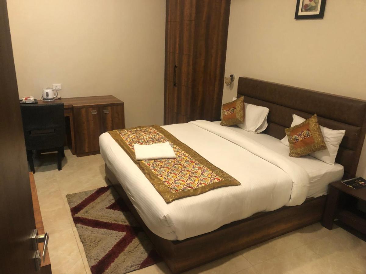 Hotel Radiance Courtyard 바라나시 외부 사진
