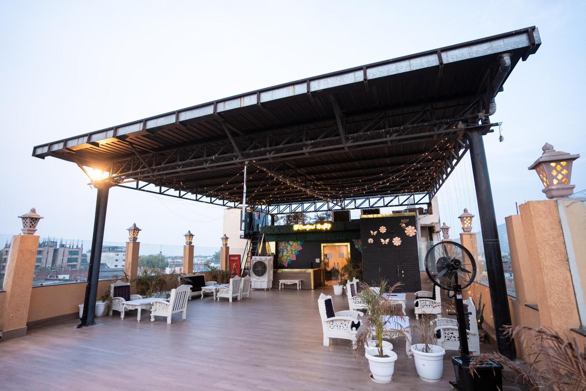 Hotel Radiance Courtyard 바라나시 외부 사진