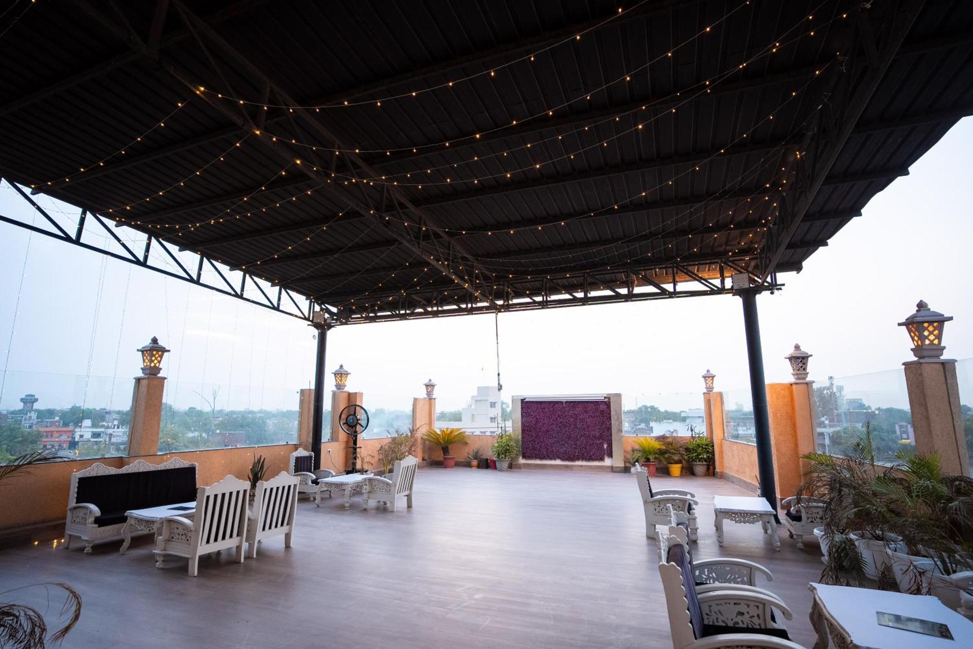 Hotel Radiance Courtyard 바라나시 외부 사진